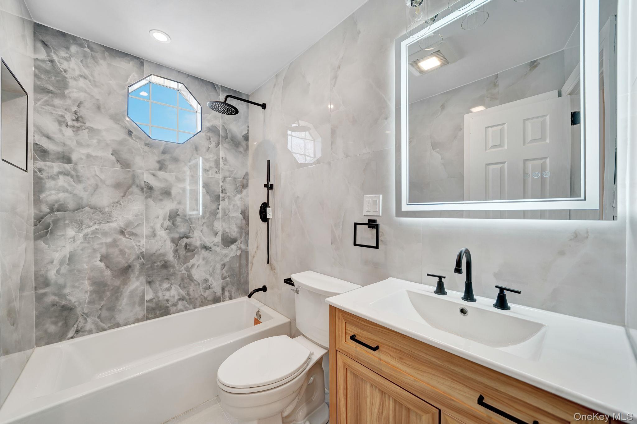 40 Durhamoc Lane, North Babylon, NY 11703