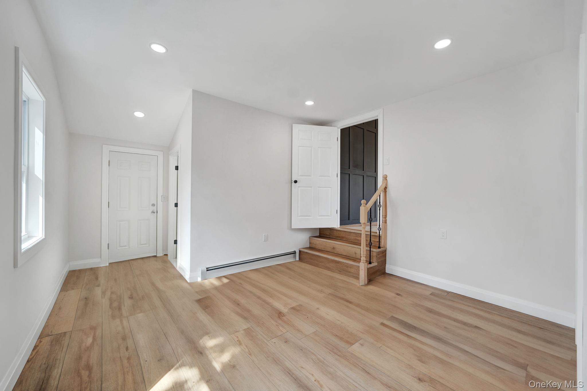 40 Durhamoc Lane, North Babylon, NY 11703