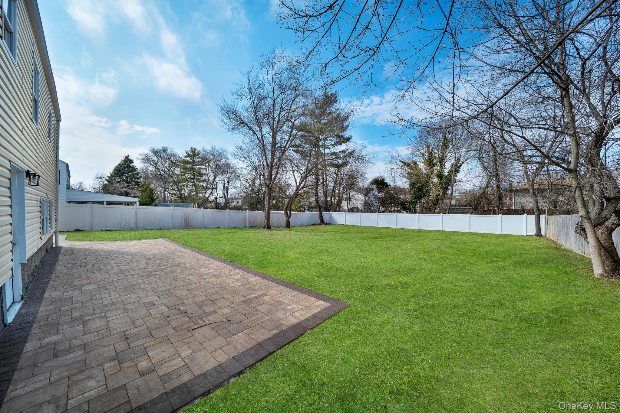 40 Durhamoc Lane, North Babylon, NY 11703