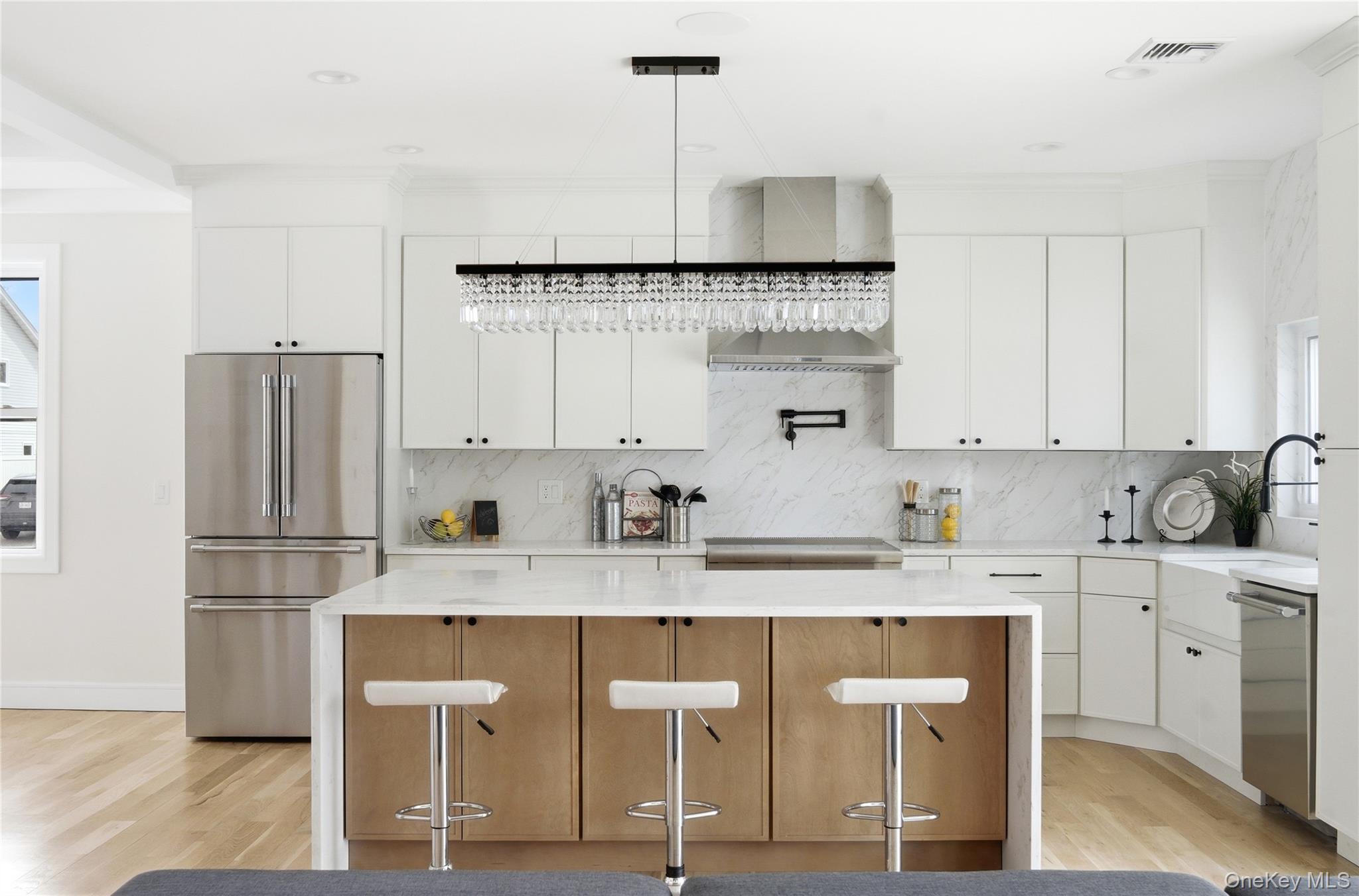 19 Arrow Lane, Hicksville, NY 11801