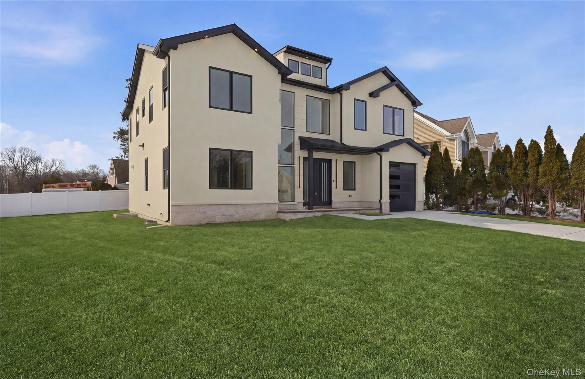 19 Arrow Lane, Hicksville, NY 11801