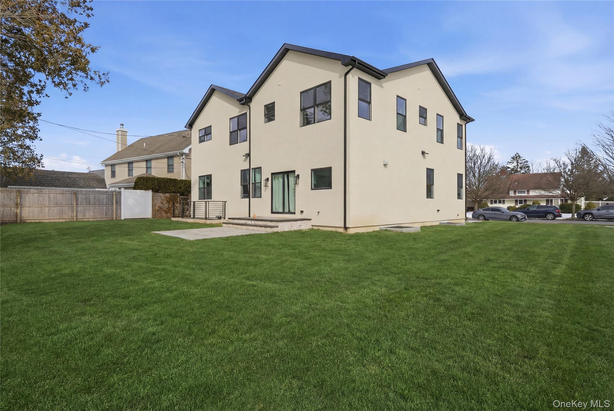 19 Arrow Lane, Hicksville, NY 11801