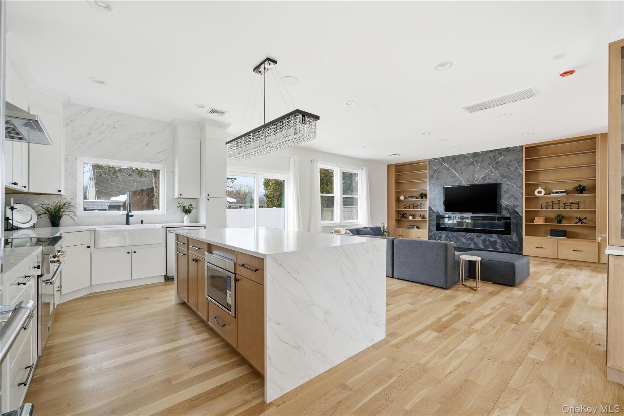 19 Arrow Lane, Hicksville, NY 11801