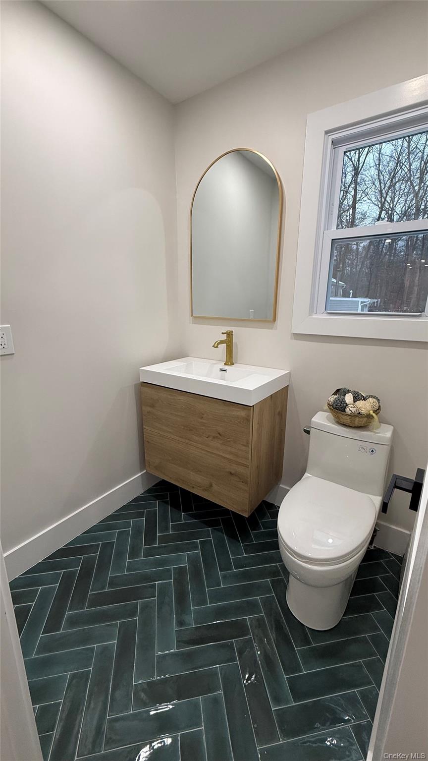 94 Sally Lane, Ridge, NY 11961