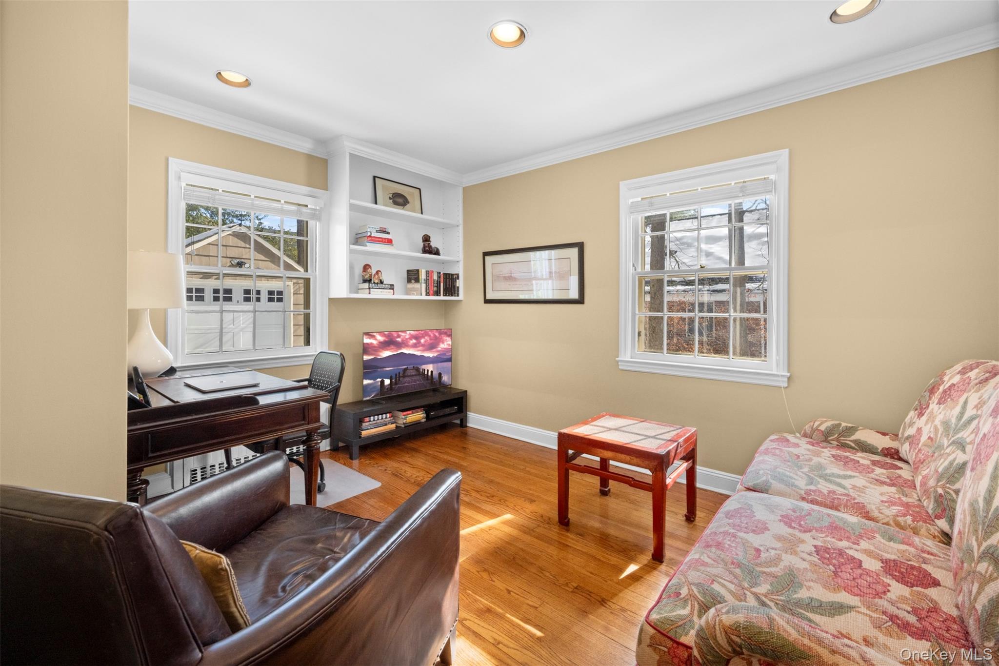 31 Bellingham Lane, Great Neck, NY 11023