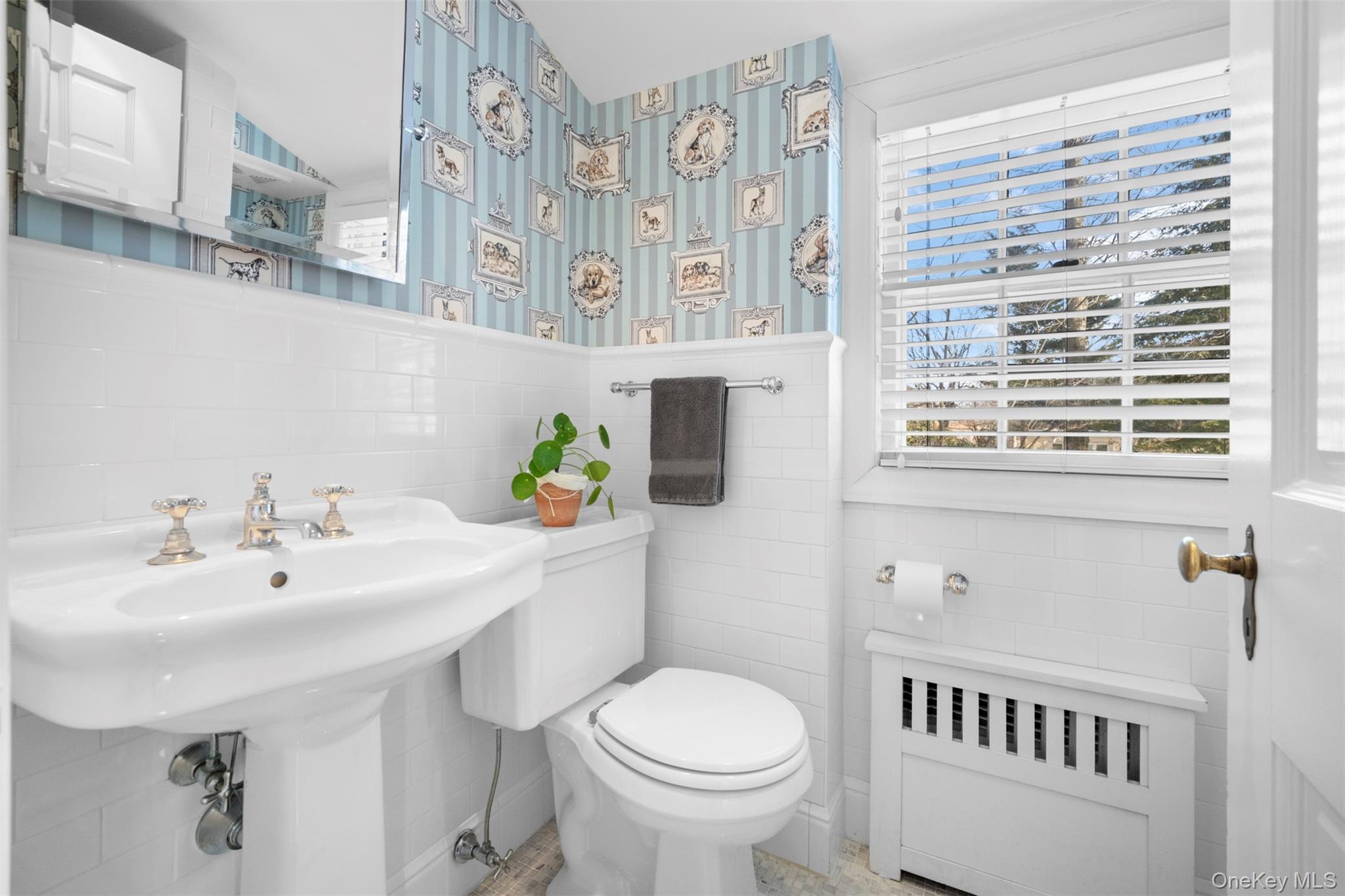 31 Bellingham Lane, Great Neck, NY 11023