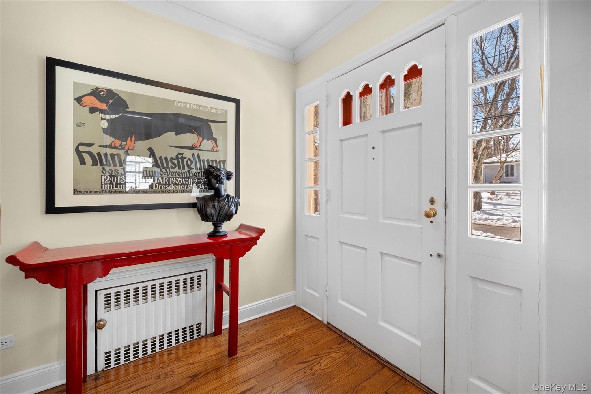 31 Bellingham Lane, Great Neck, NY 11023