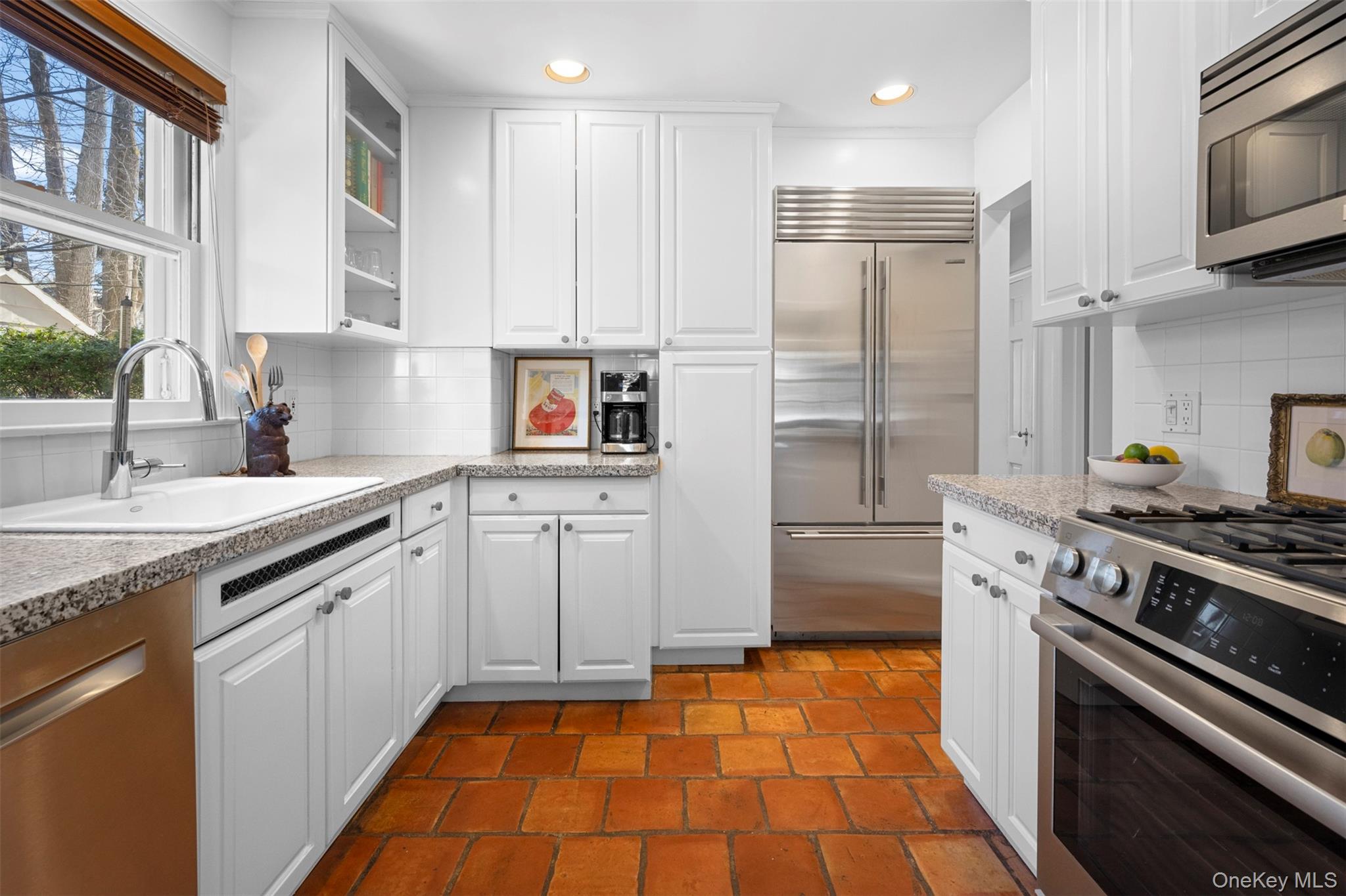 31 Bellingham Lane, Great Neck, NY 11023