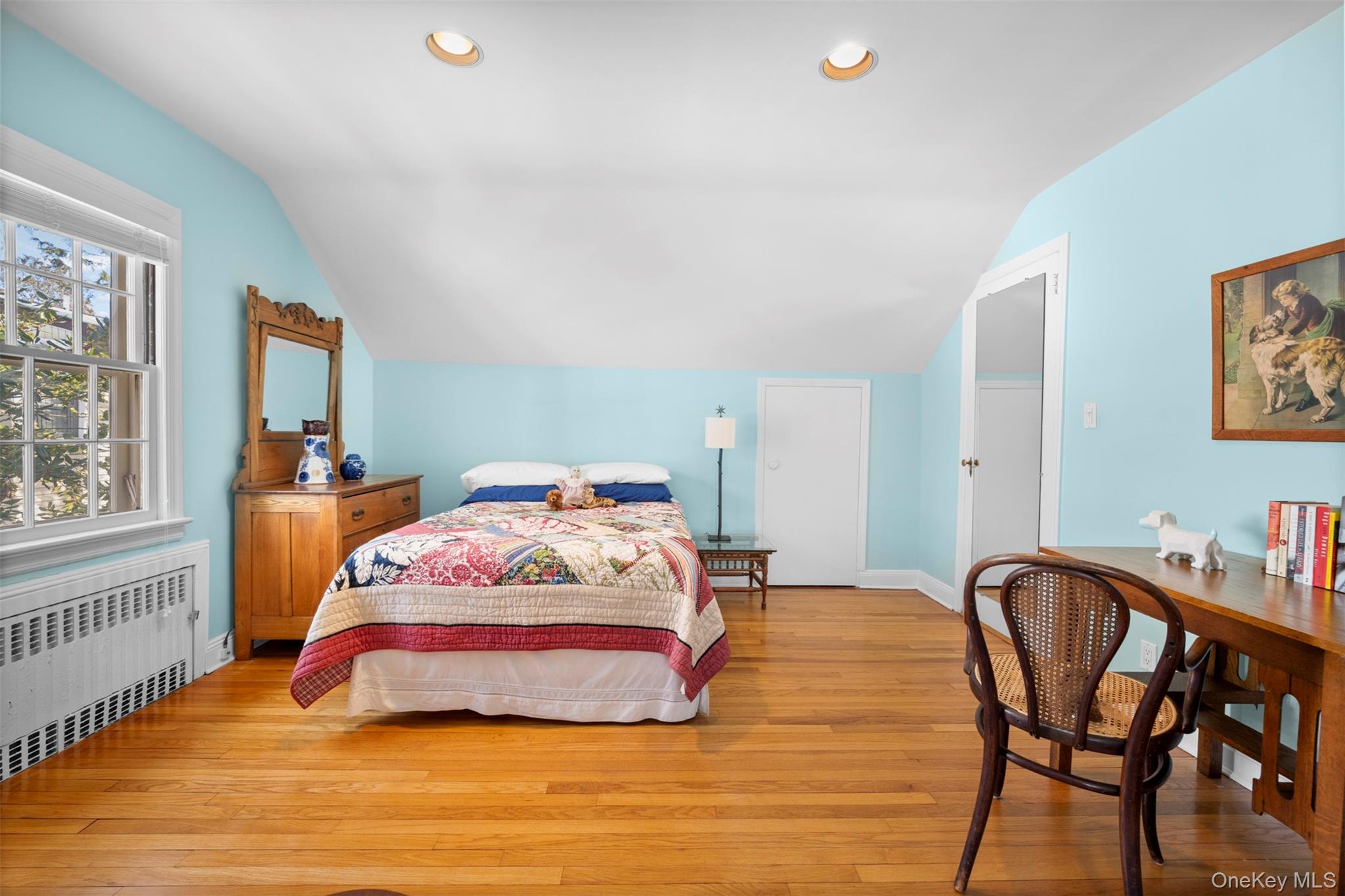 31 Bellingham Lane, Great Neck, NY 11023