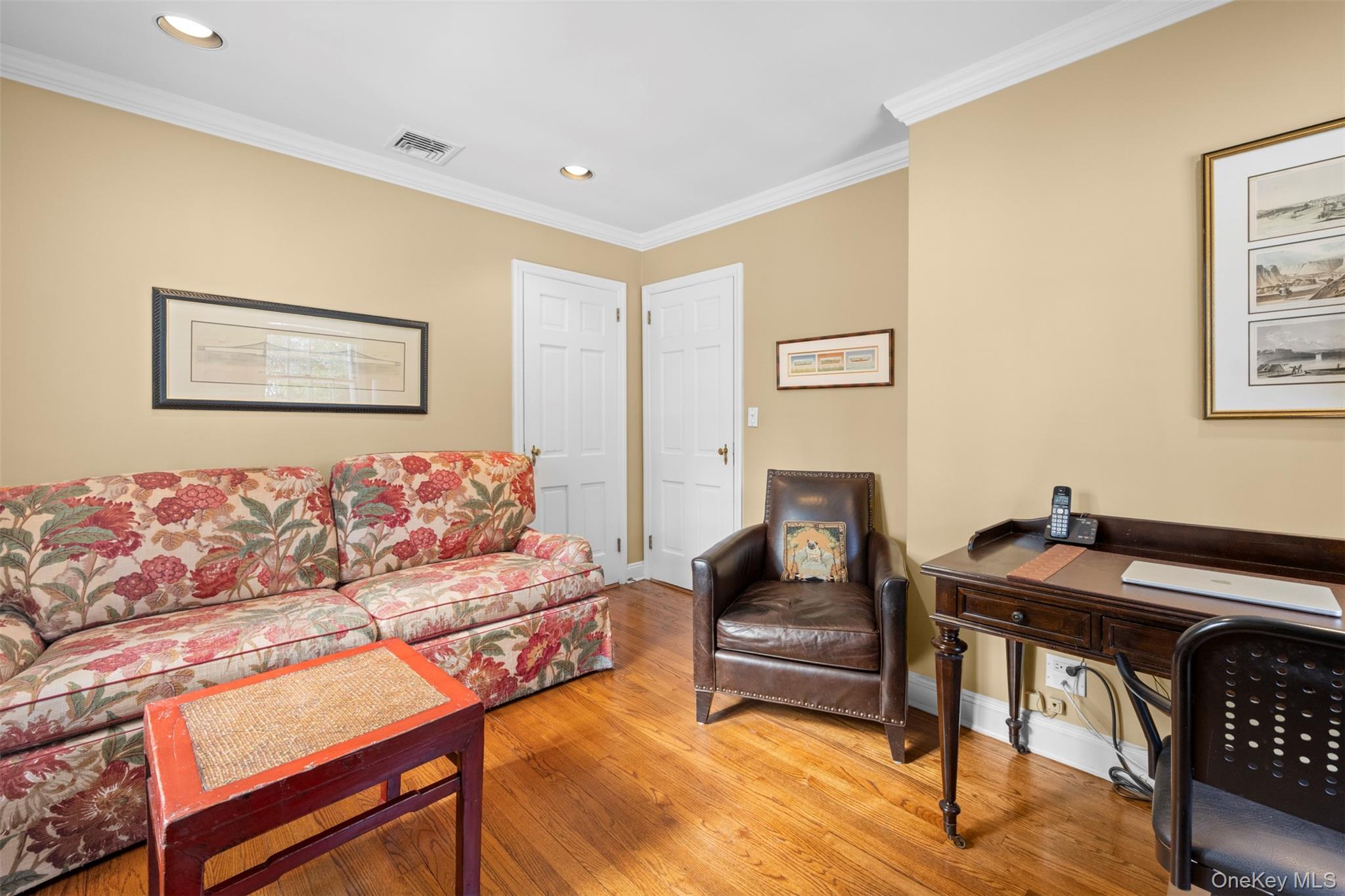 31 Bellingham Lane, Great Neck, NY 11023