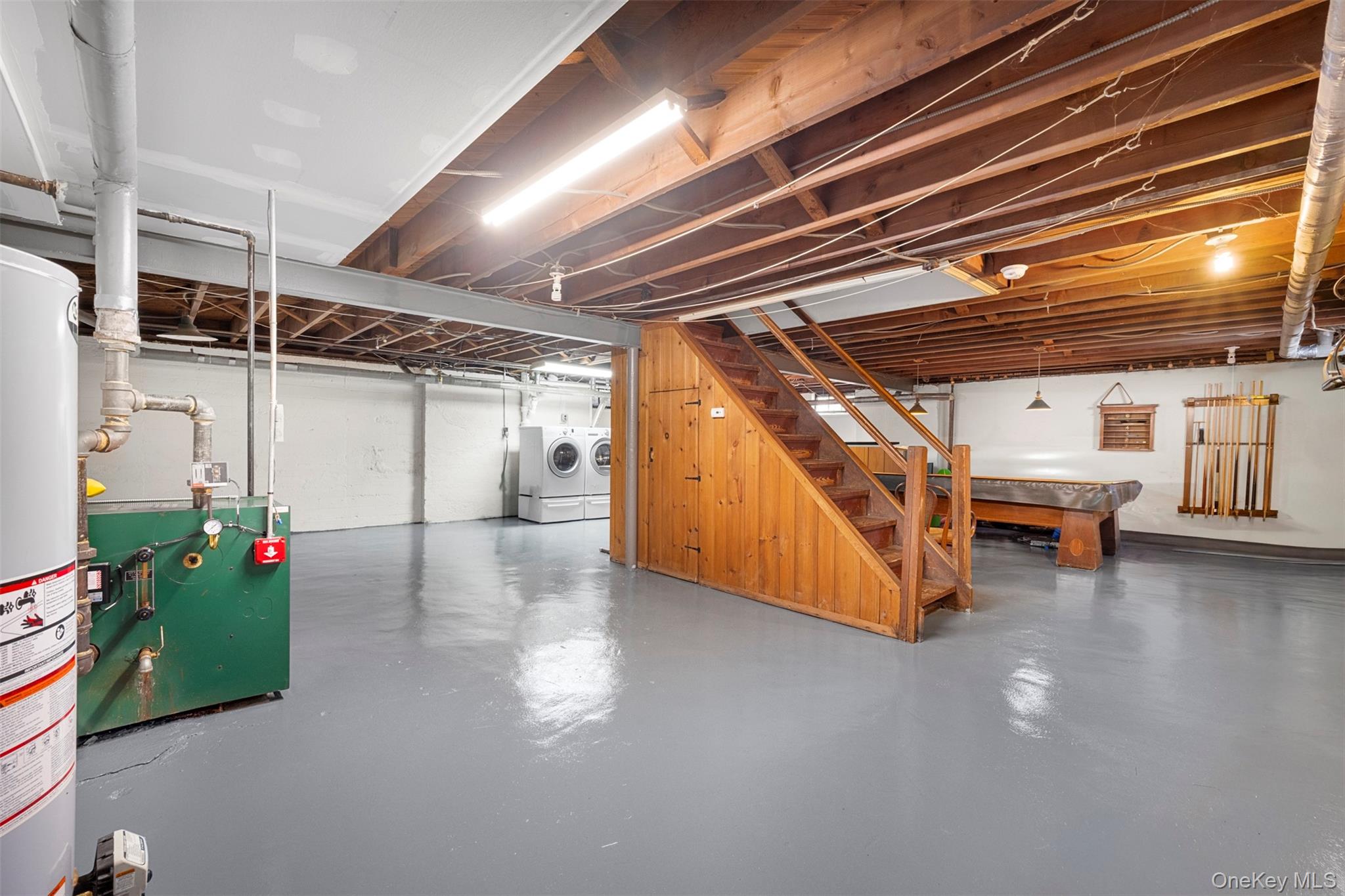 31 Bellingham Lane, Great Neck, NY 11023