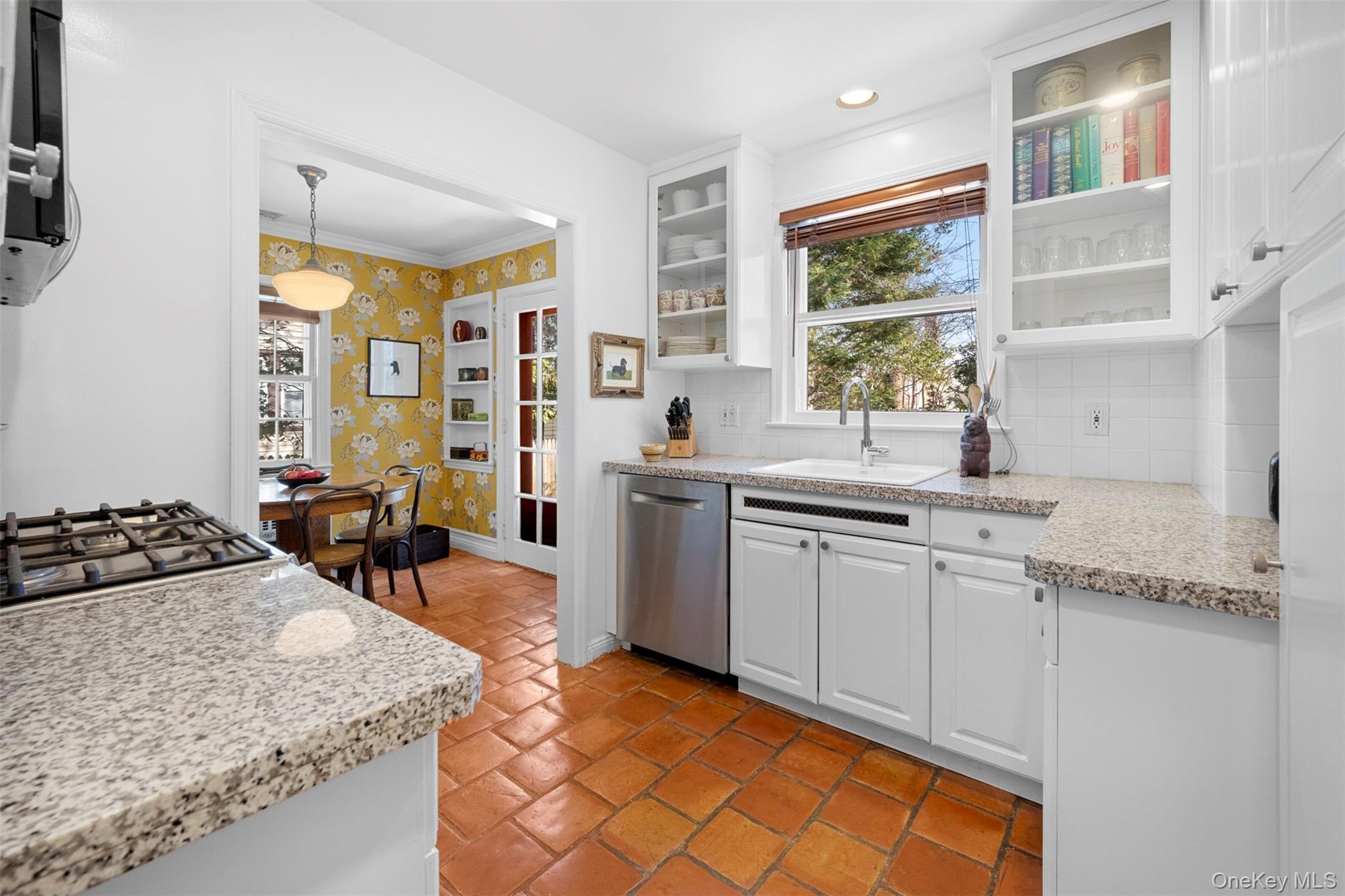 31 Bellingham Lane, Great Neck, NY 11023