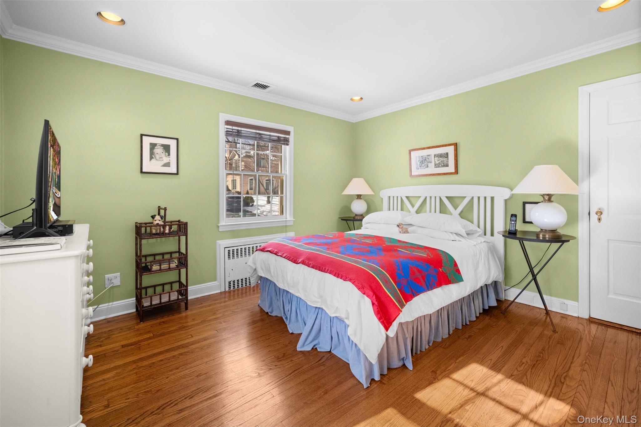 31 Bellingham Lane, Great Neck, NY 11023