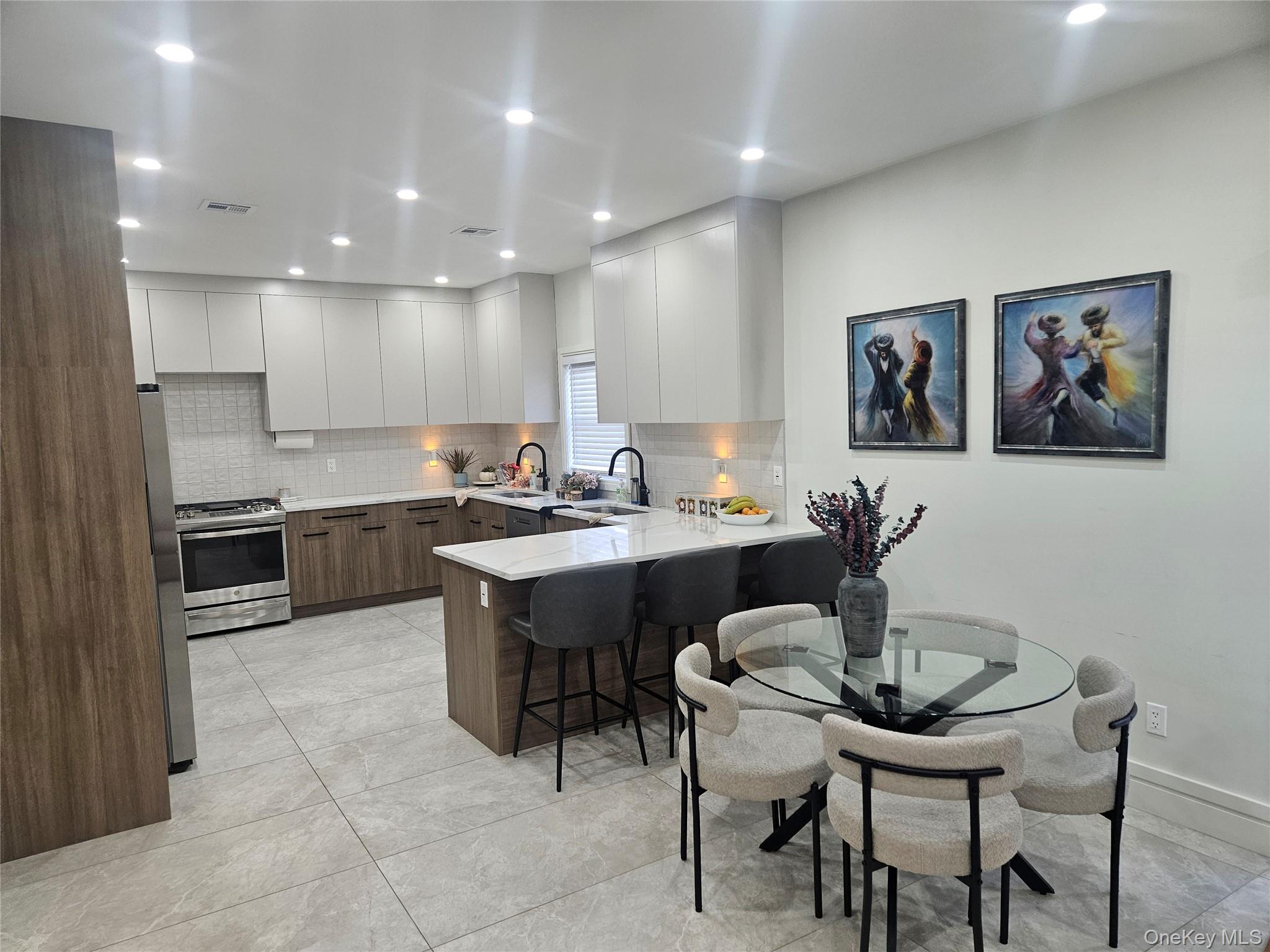 344 bayview, Inwood, NY 11096