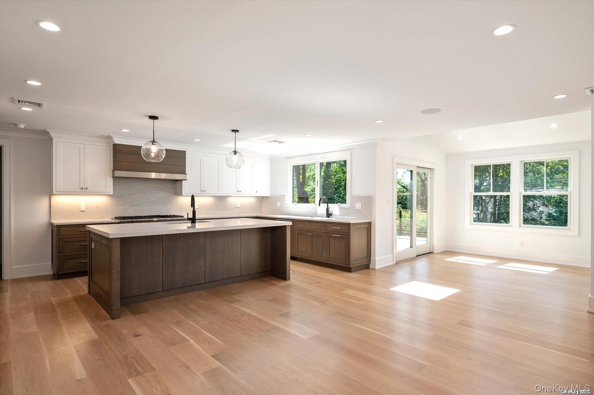 40 Hewlett Lane, Port Washington, NY 11050