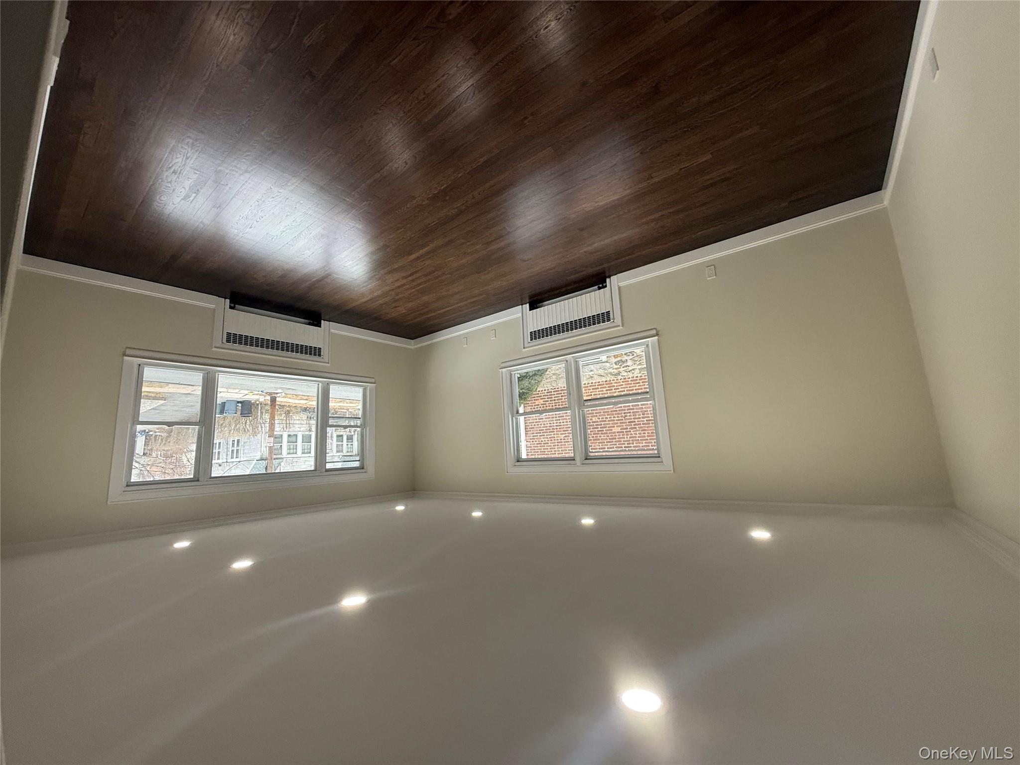 32 Dunwoodie Street, Yonkers, NY 10704