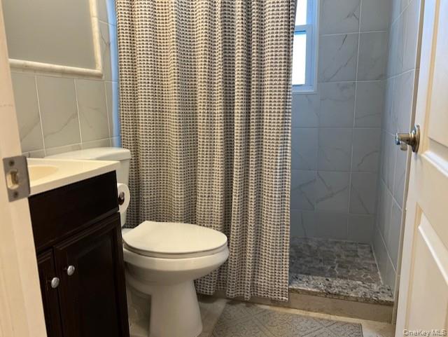 570 S 14th Street, Lindenhurst, NY 11757