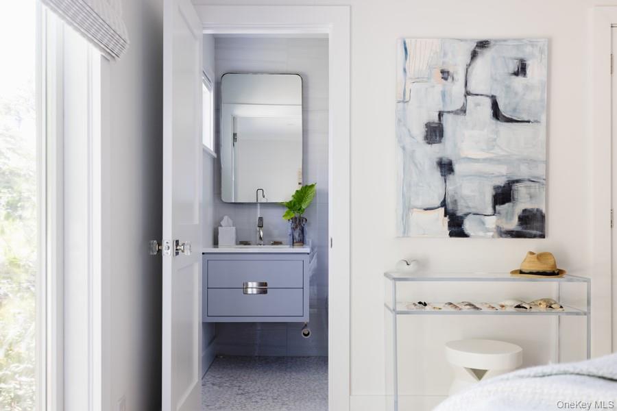 48 Middle Pond Road, Southampton, NY 11968