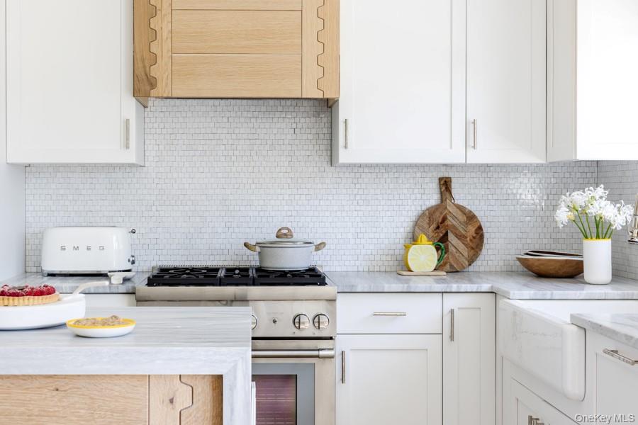 48 Middle Pond Road, Southampton, NY 11968