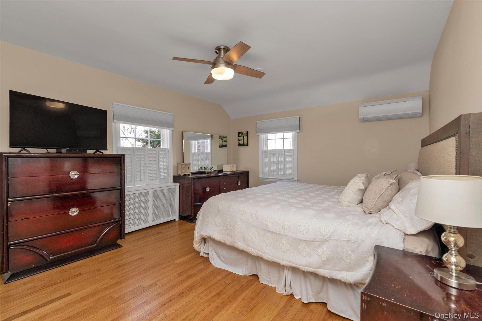 7 Rutgers Place, Merrick, NY 11566