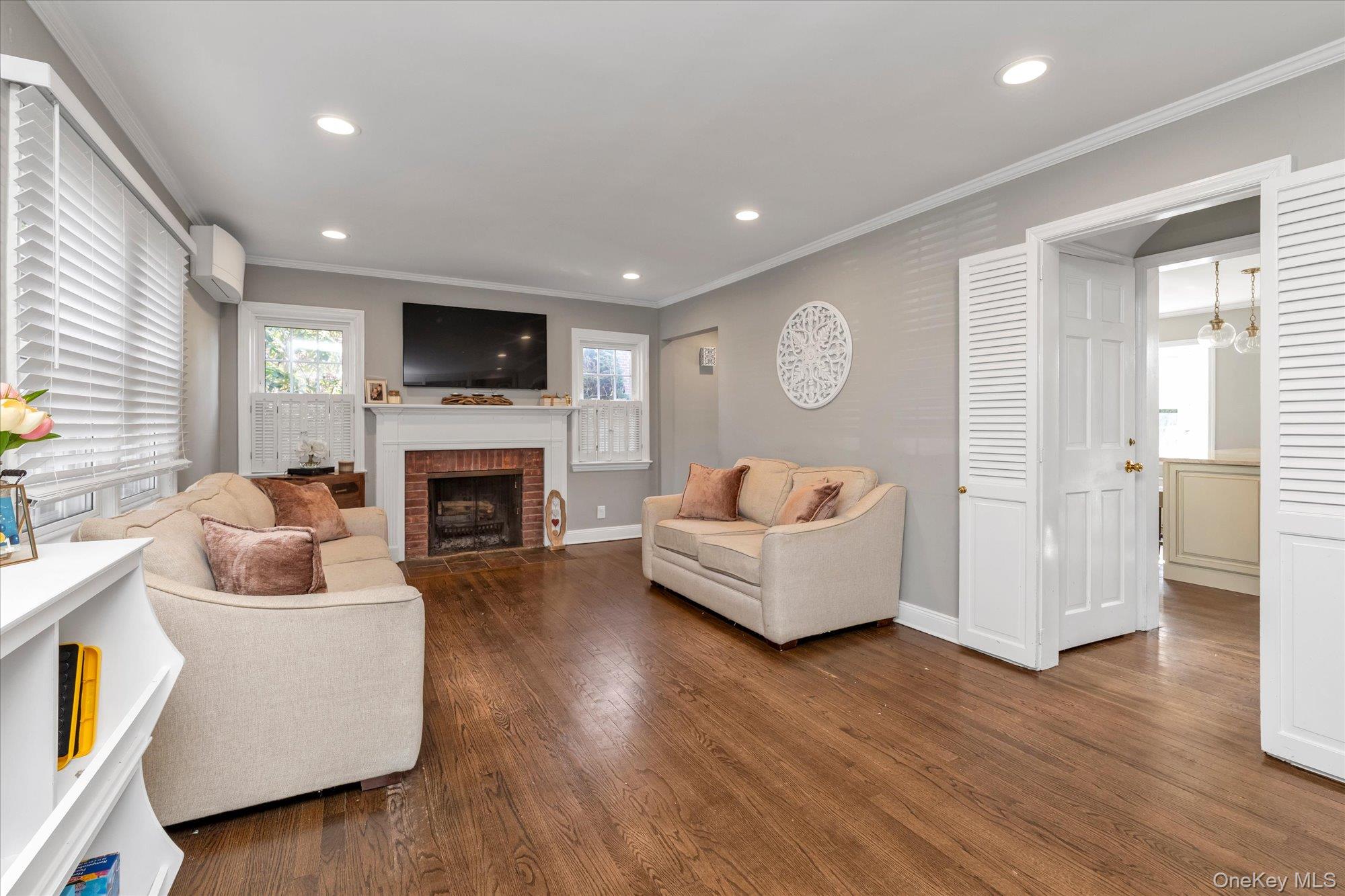 7 Rutgers Place, Merrick, NY 11566