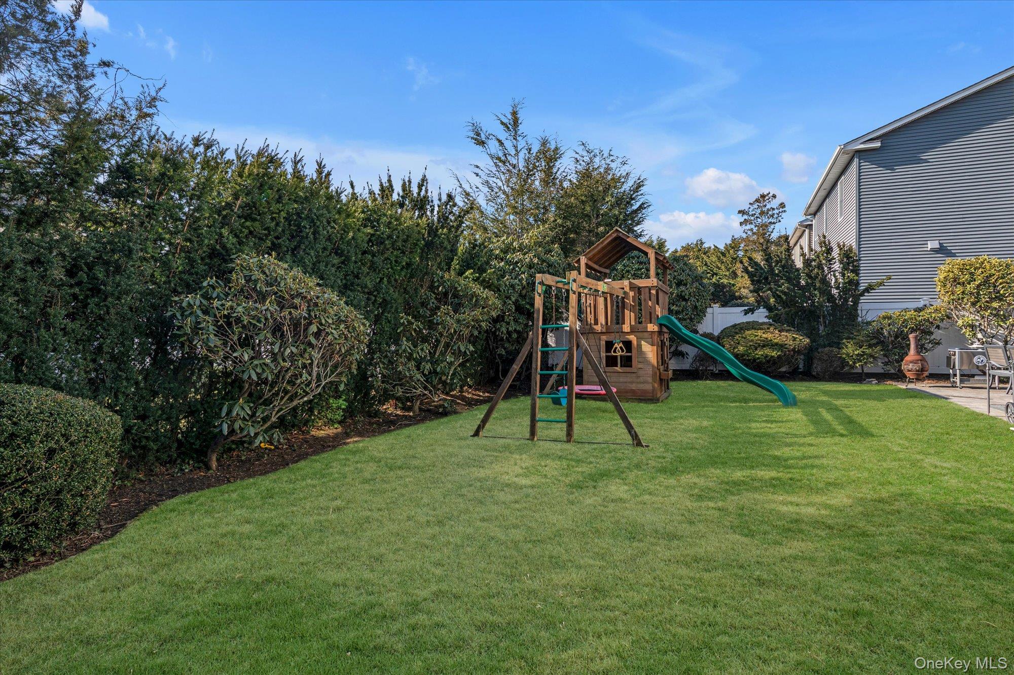 7 Rutgers Place, Merrick, NY 11566