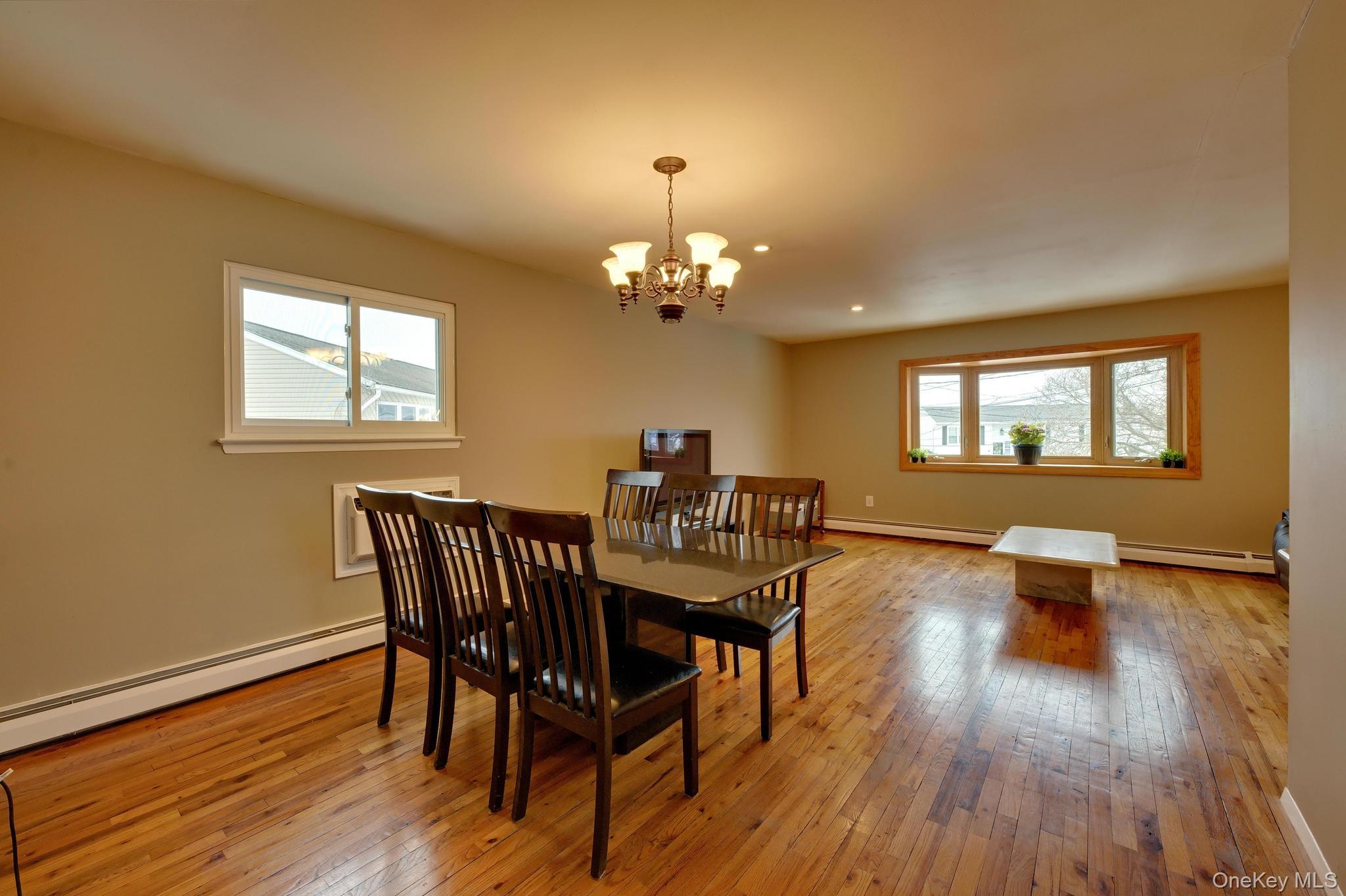 15 Snapper Court, Lindenhurst, NY 11757