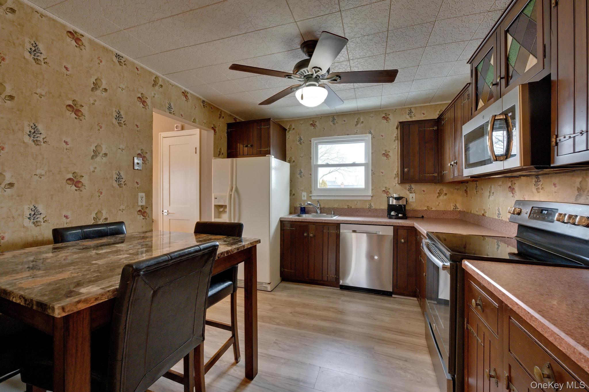 15 Snapper Court, Lindenhurst, NY 11757