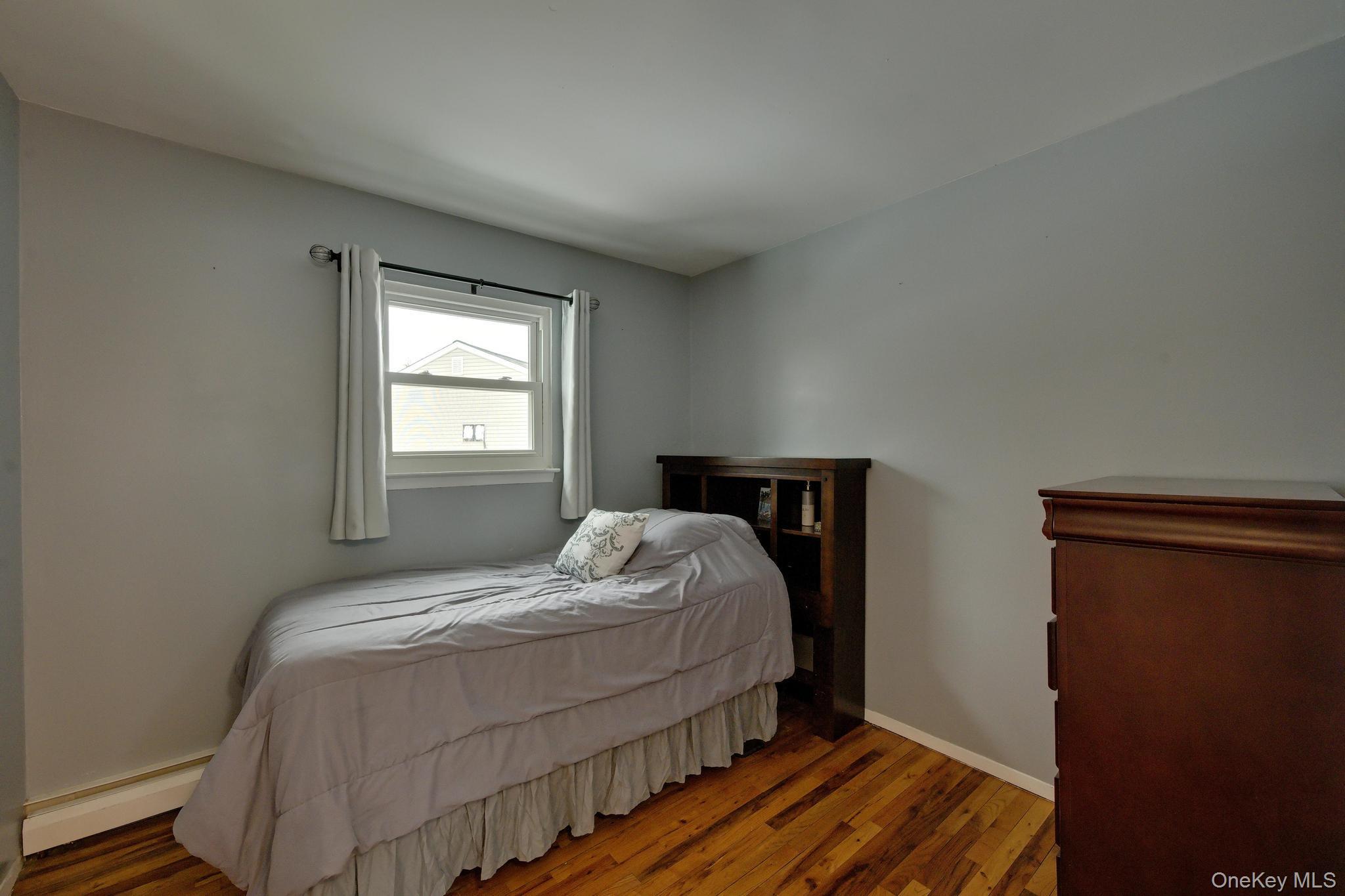 15 Snapper Court, Lindenhurst, NY 11757