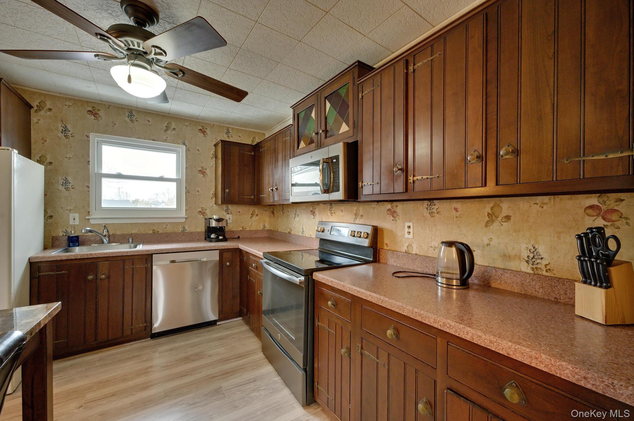 15 Snapper Court, Lindenhurst, NY 11757