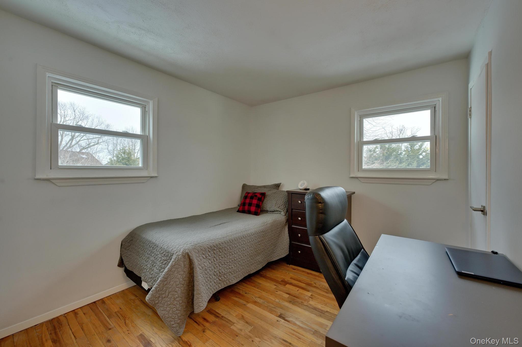 15 Snapper Court, Lindenhurst, NY 11757