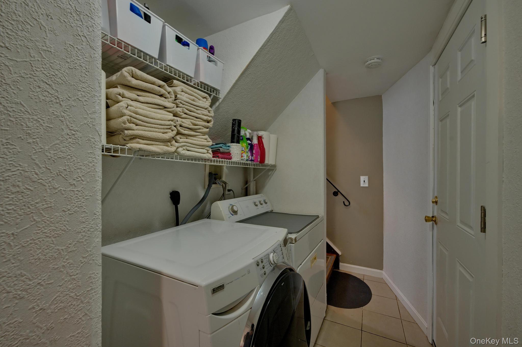 15 Snapper Court, Lindenhurst, NY 11757