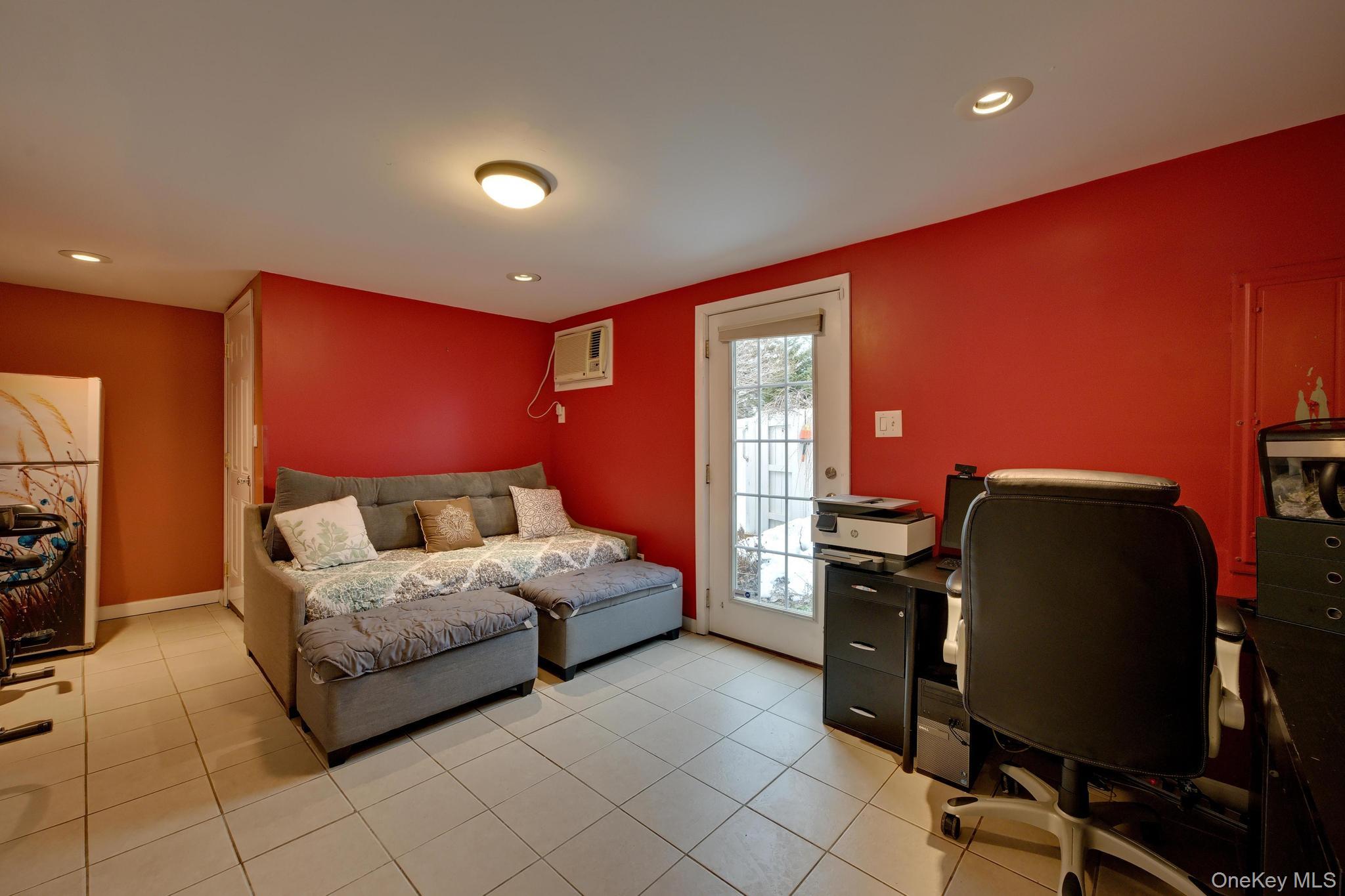 15 Snapper Court, Lindenhurst, NY 11757