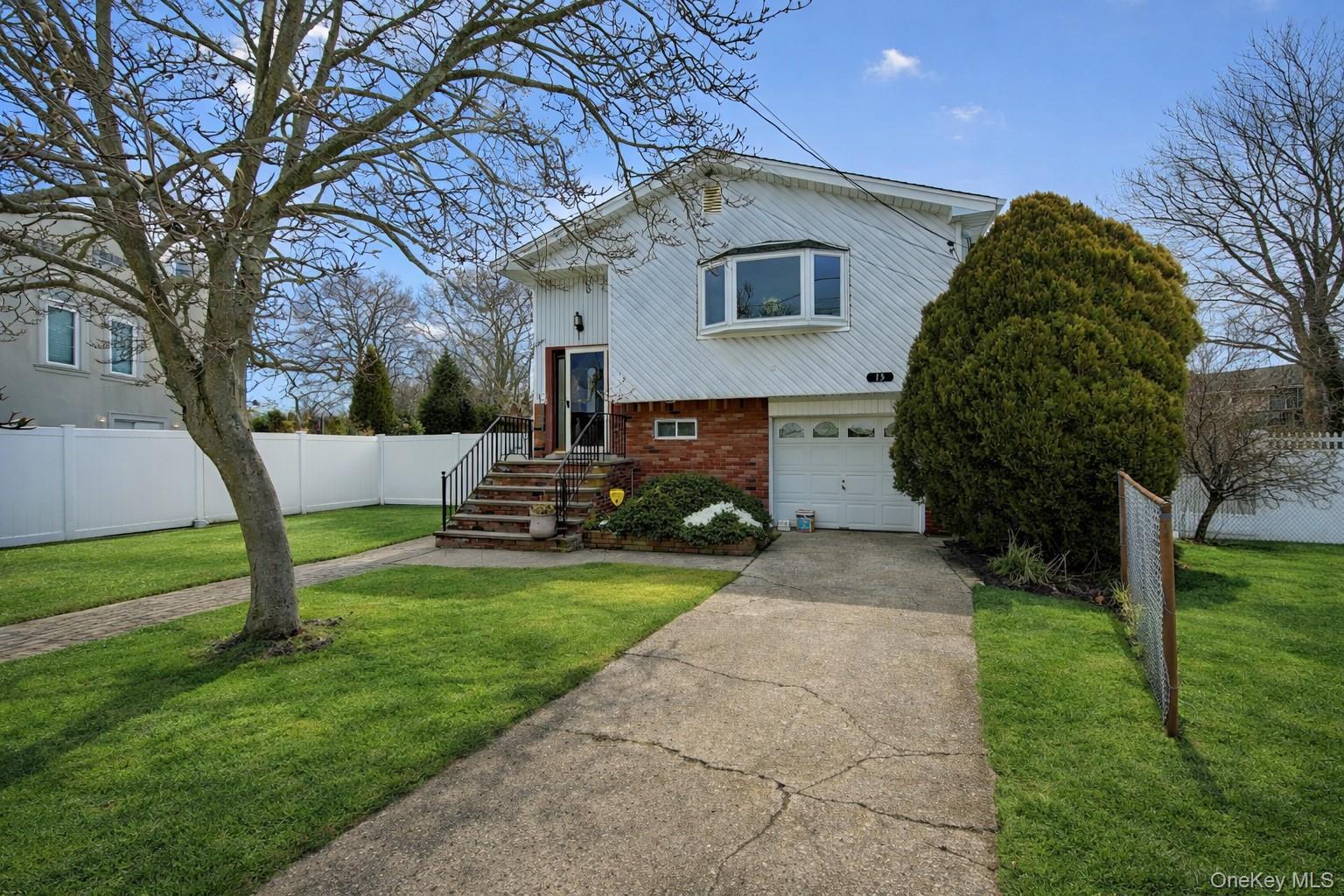 15 Snapper Court, Lindenhurst, NY 11757