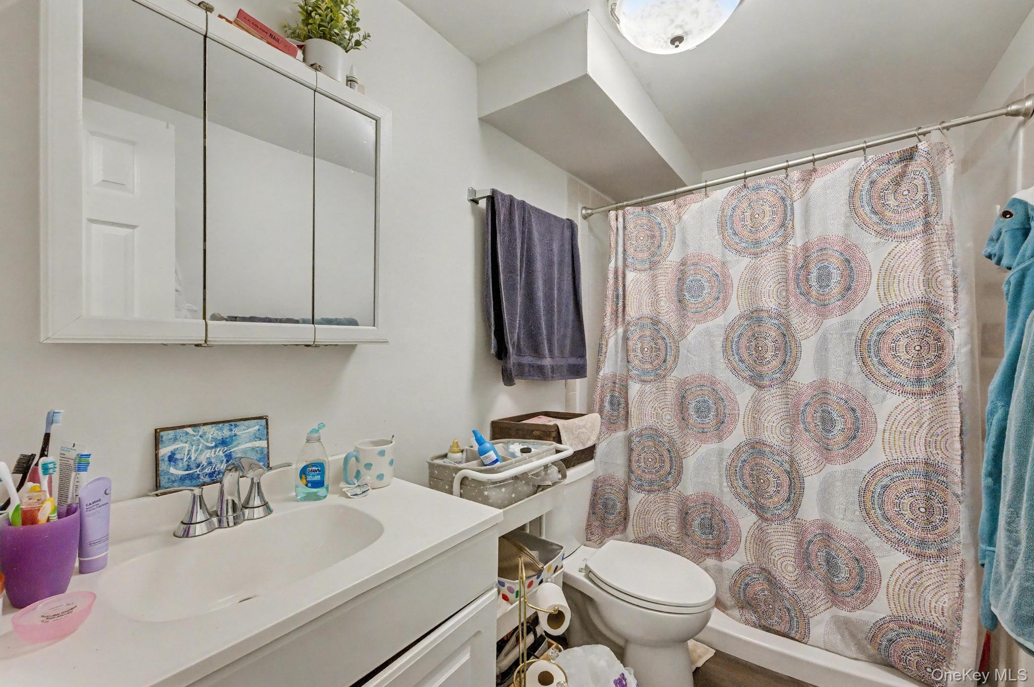 15 Snapper Court, Lindenhurst, NY 11757