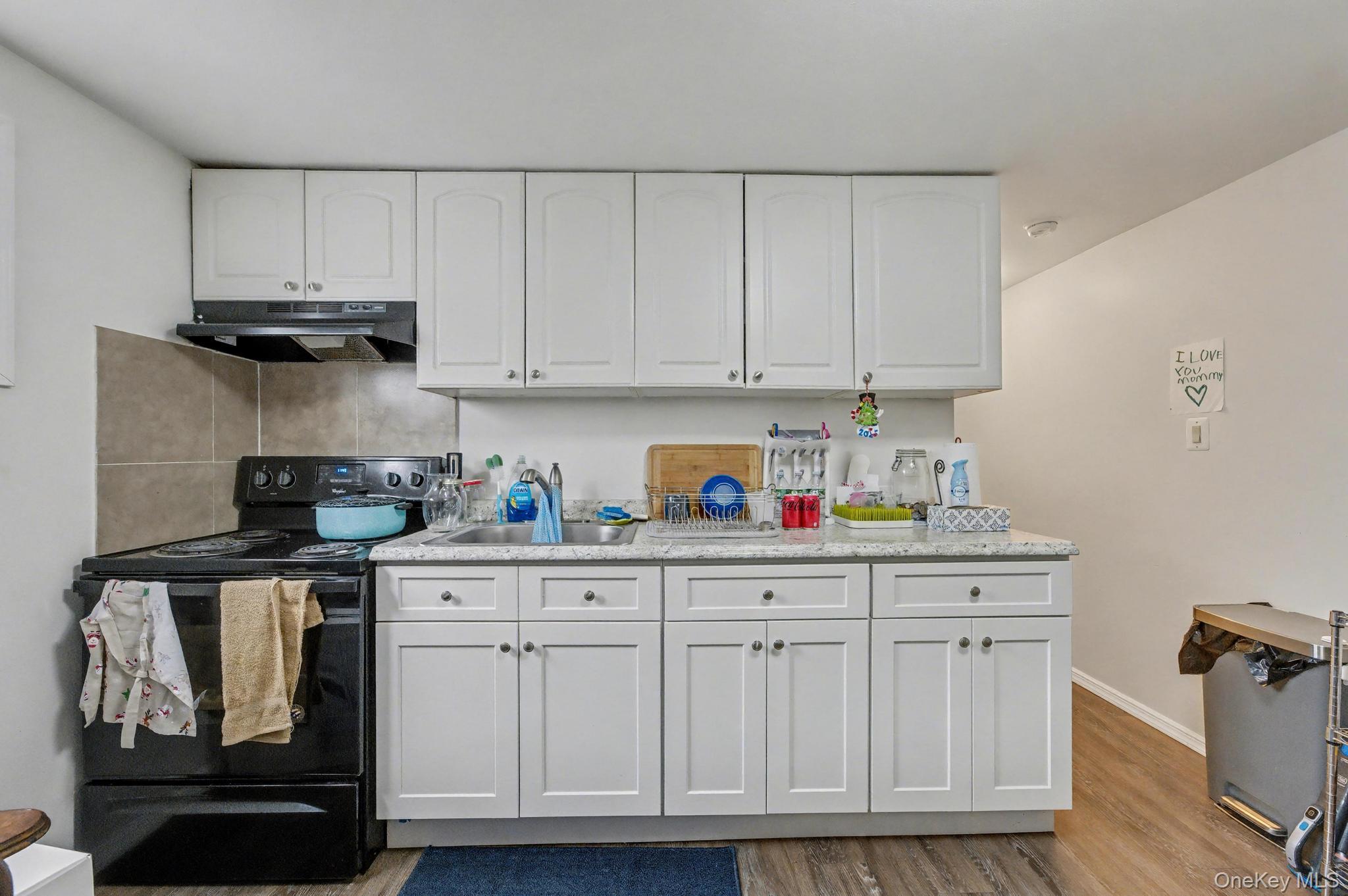 15 Snapper Court, Lindenhurst, NY 11757