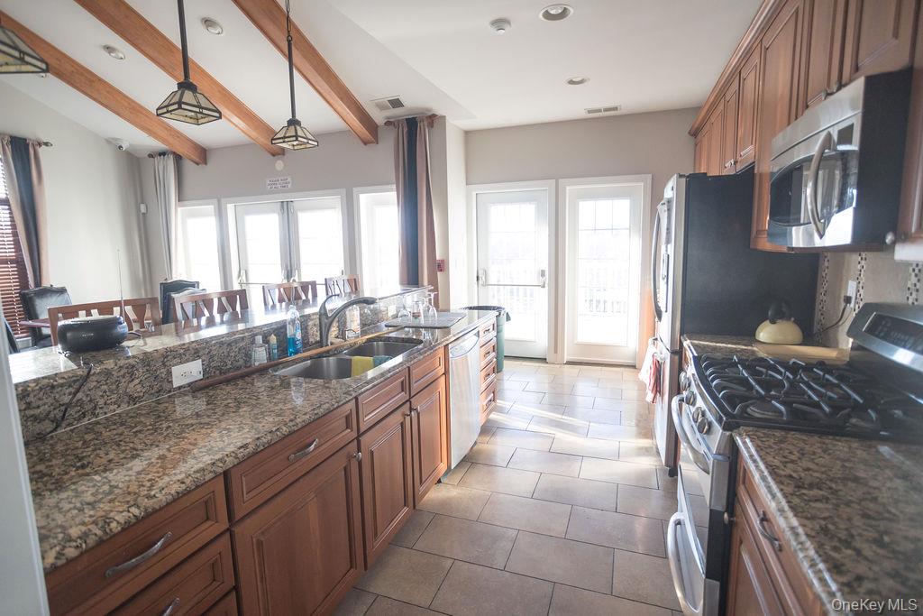 919 Saratoga Lane # 584 Rt 9, Fishkill, NY 12524