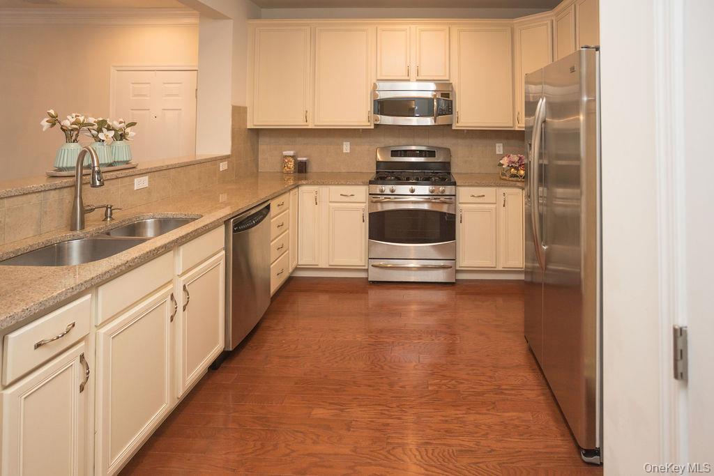 919 Saratoga Lane # 584 Rt 9, Fishkill, NY 12524