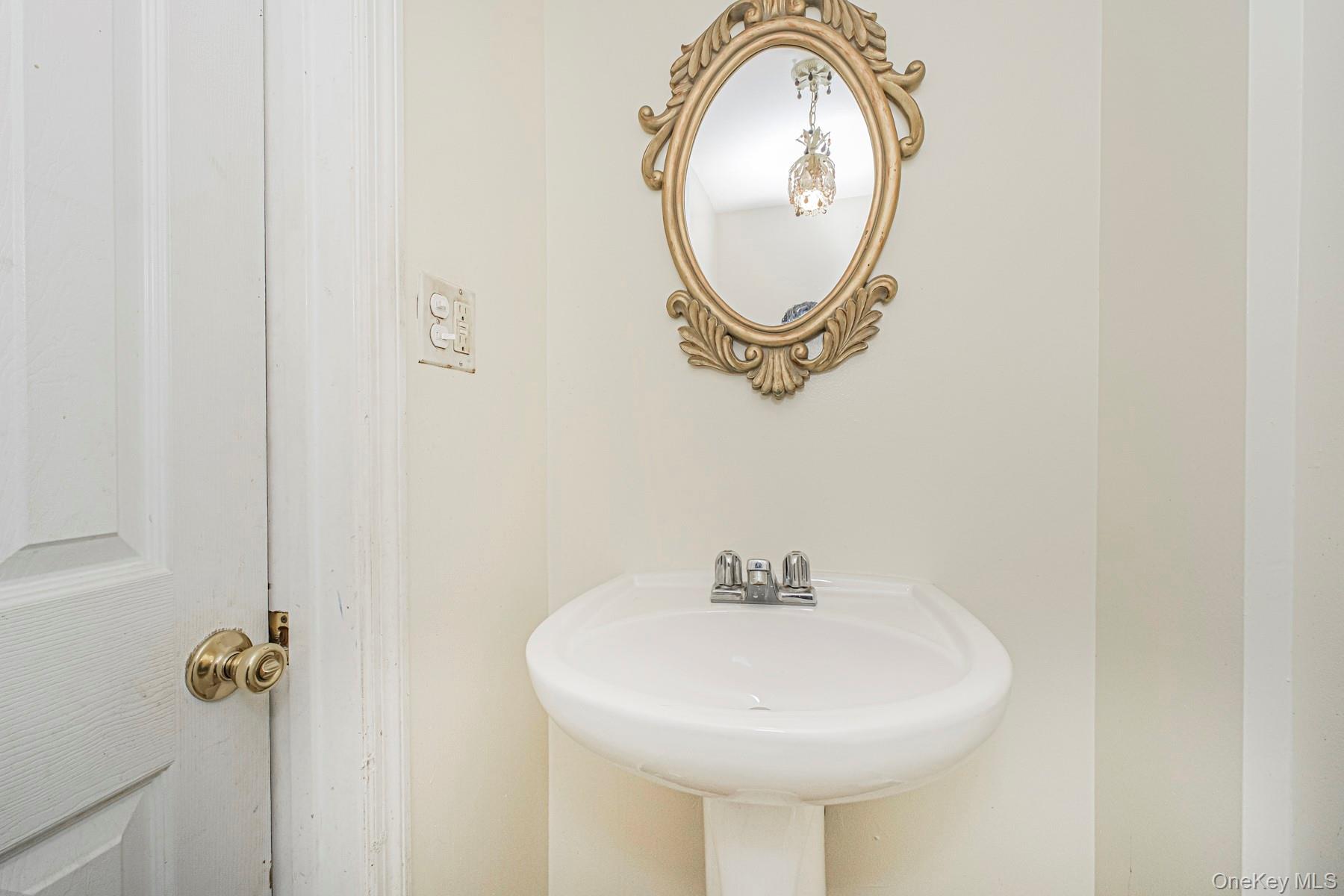 61 Merivale Lane, Staten Island, NY 10304