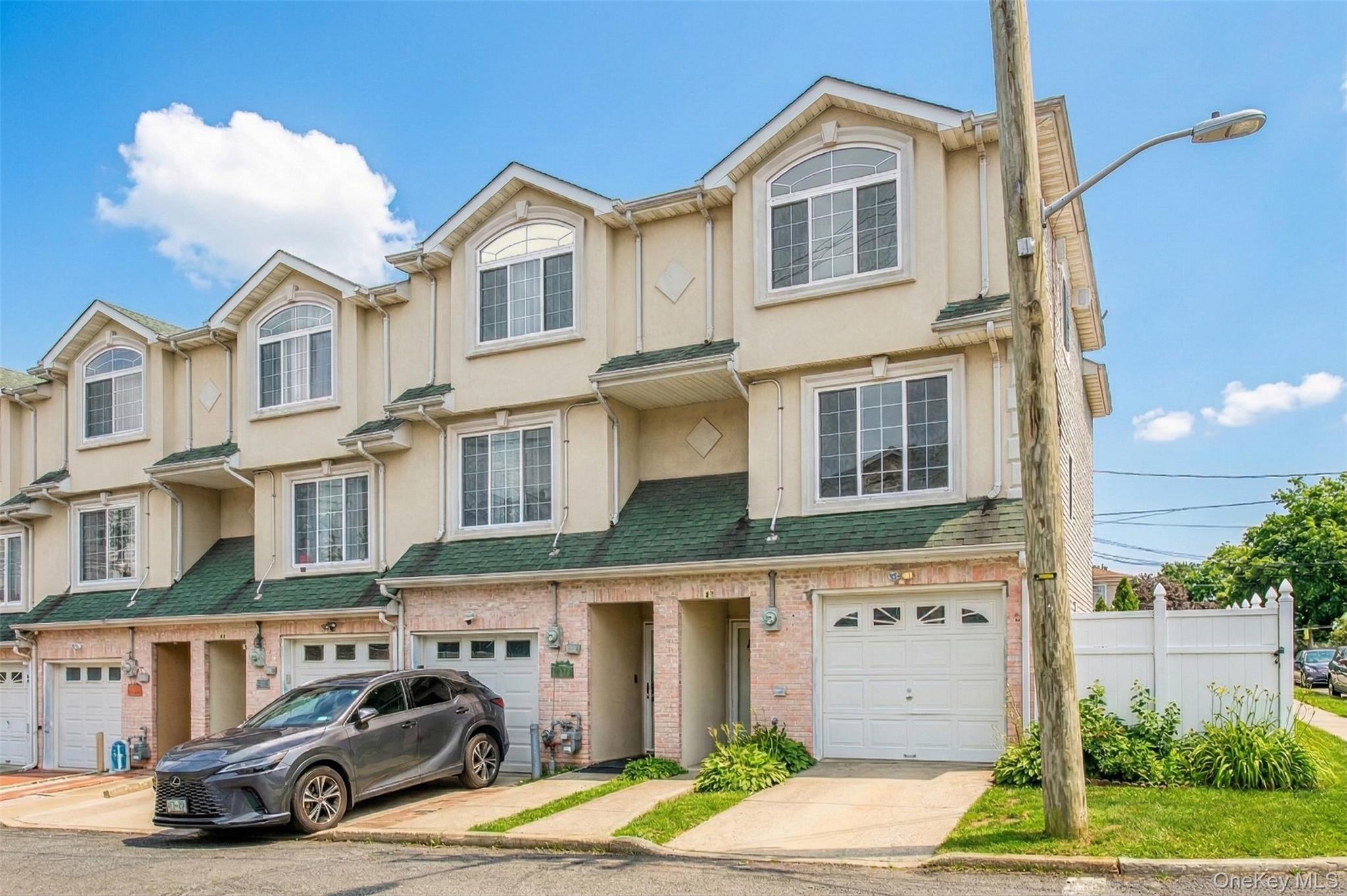 61 Merivale Lane, Staten Island, NY 10304