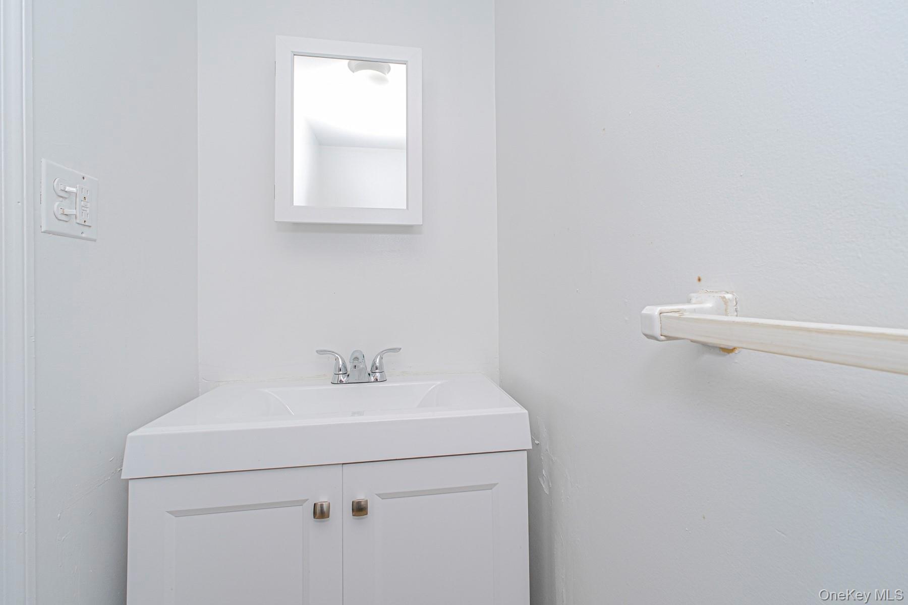 61 Merivale Lane, Staten Island, NY 10304