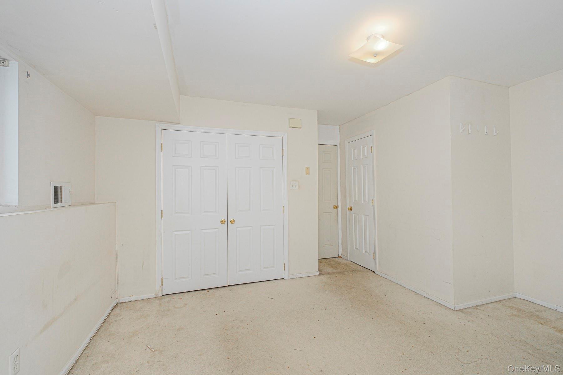 61 Merivale Lane, Staten Island, NY 10304