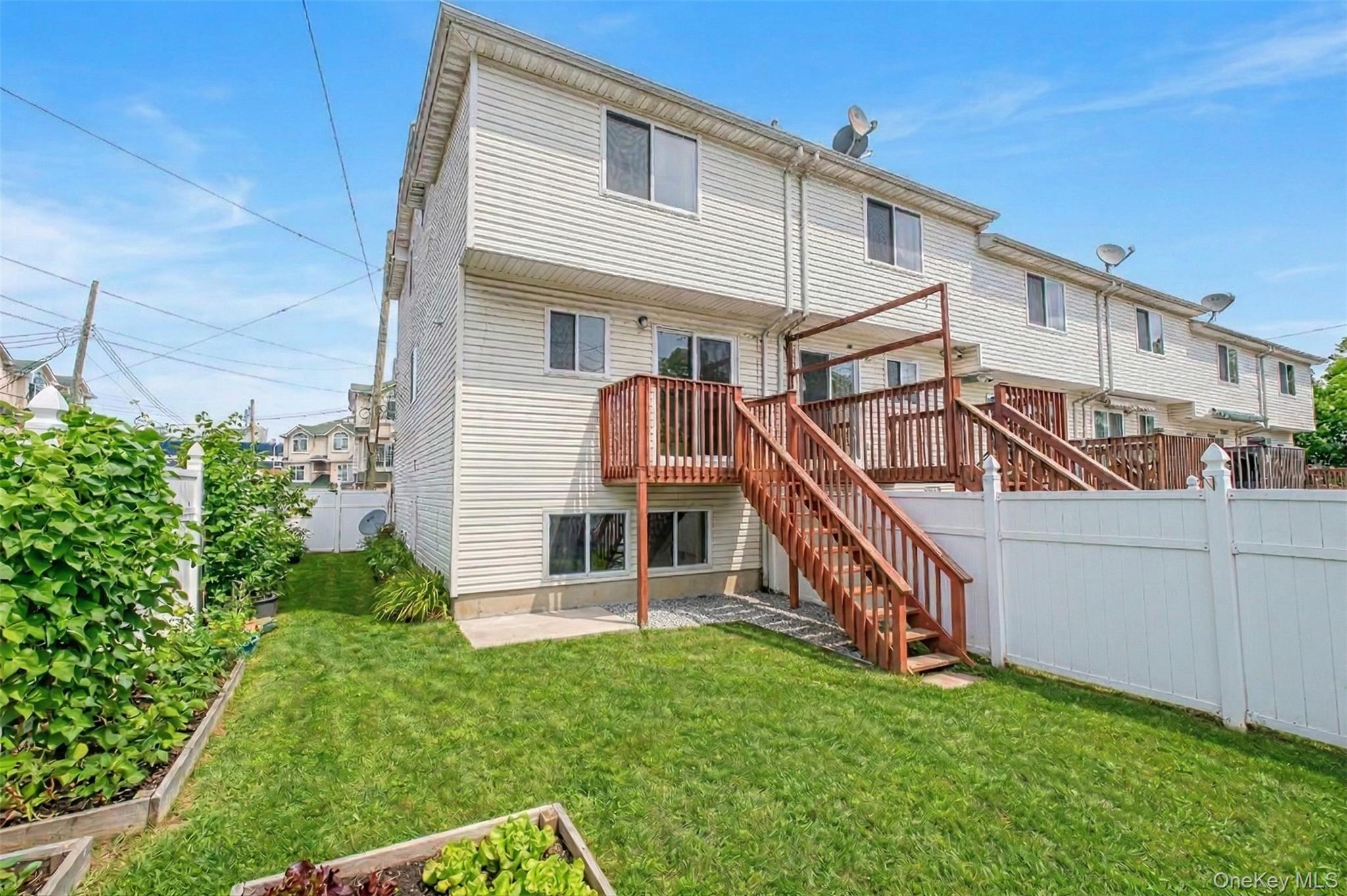 61 Merivale Lane, Staten Island, NY 10304