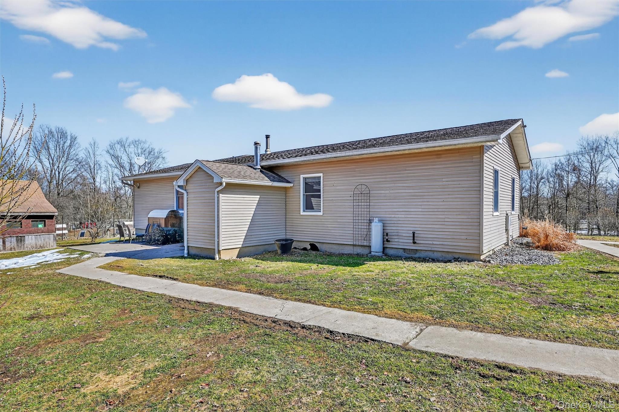 130 Dunthorne Drive, Bloomingburg, NY 12721