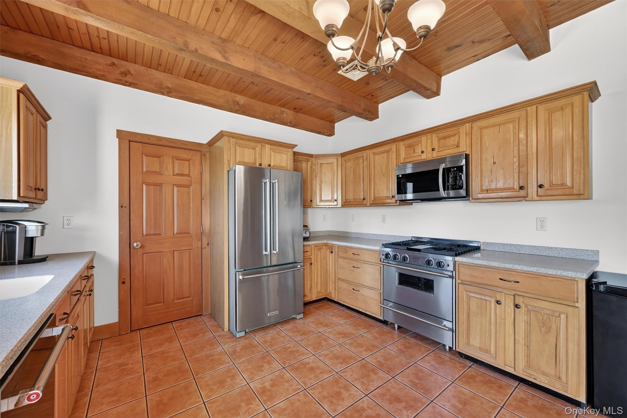 130 Dunthorne Drive, Bloomingburg, NY 12721