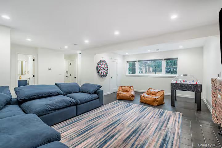 9 E Stemmer Lane, Suffern, NY 10901