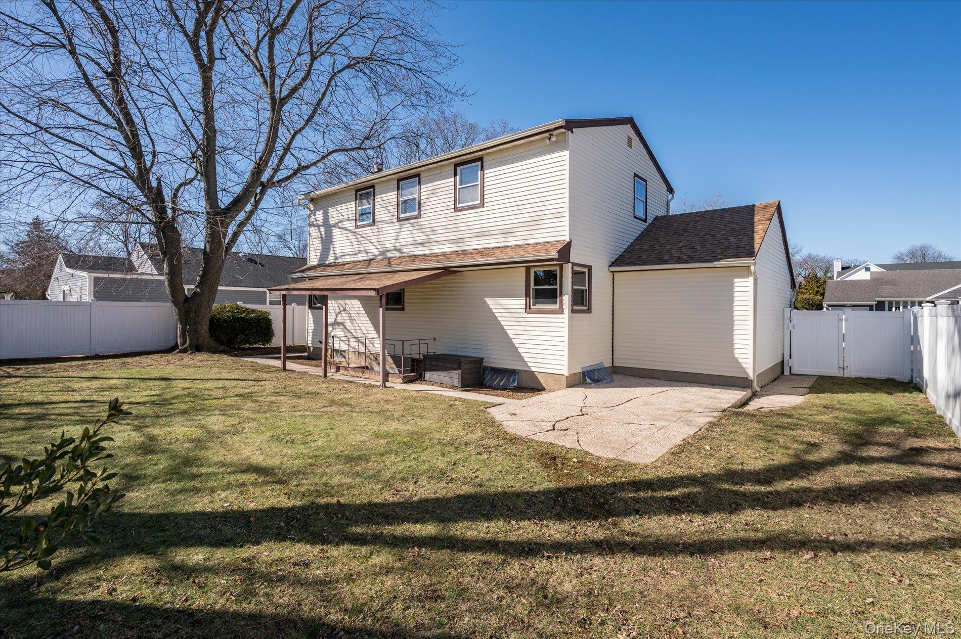 16 Seneca Drive, Massapequa, NY 11758