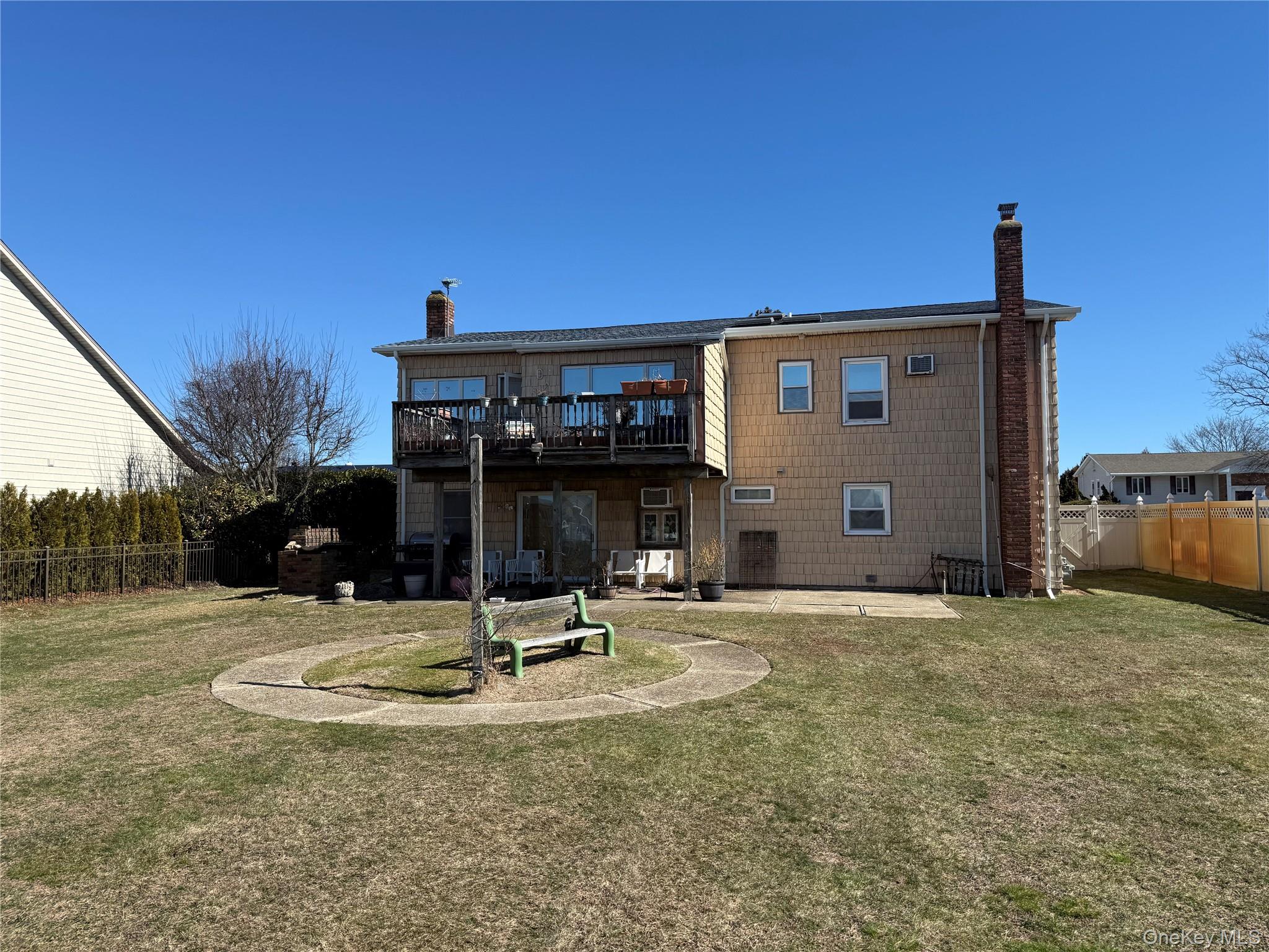 10 Mariners Circle, West Islip, NY 11795