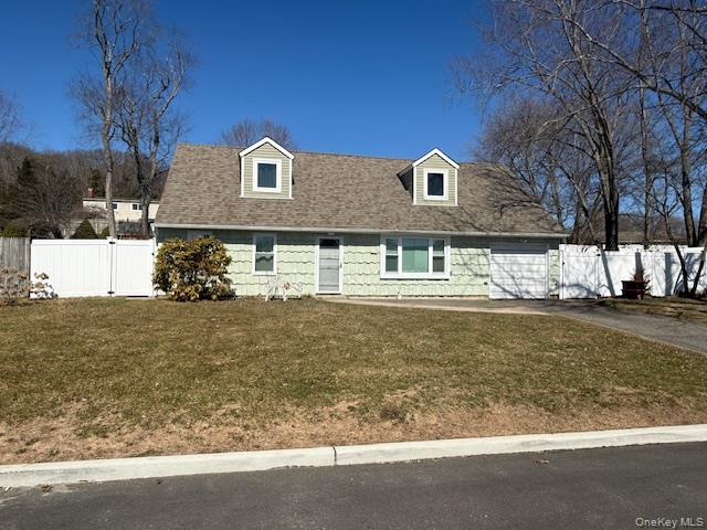 75 Oakcrest Avenue, Farmingville, NY 11738