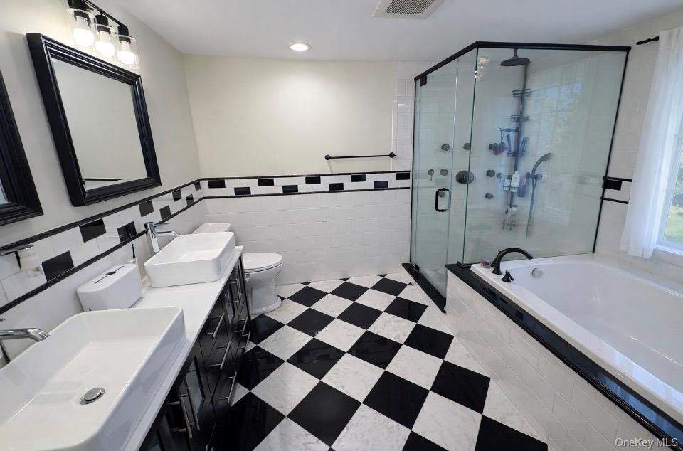 39 West Lane, Bay Shore, NY 11706